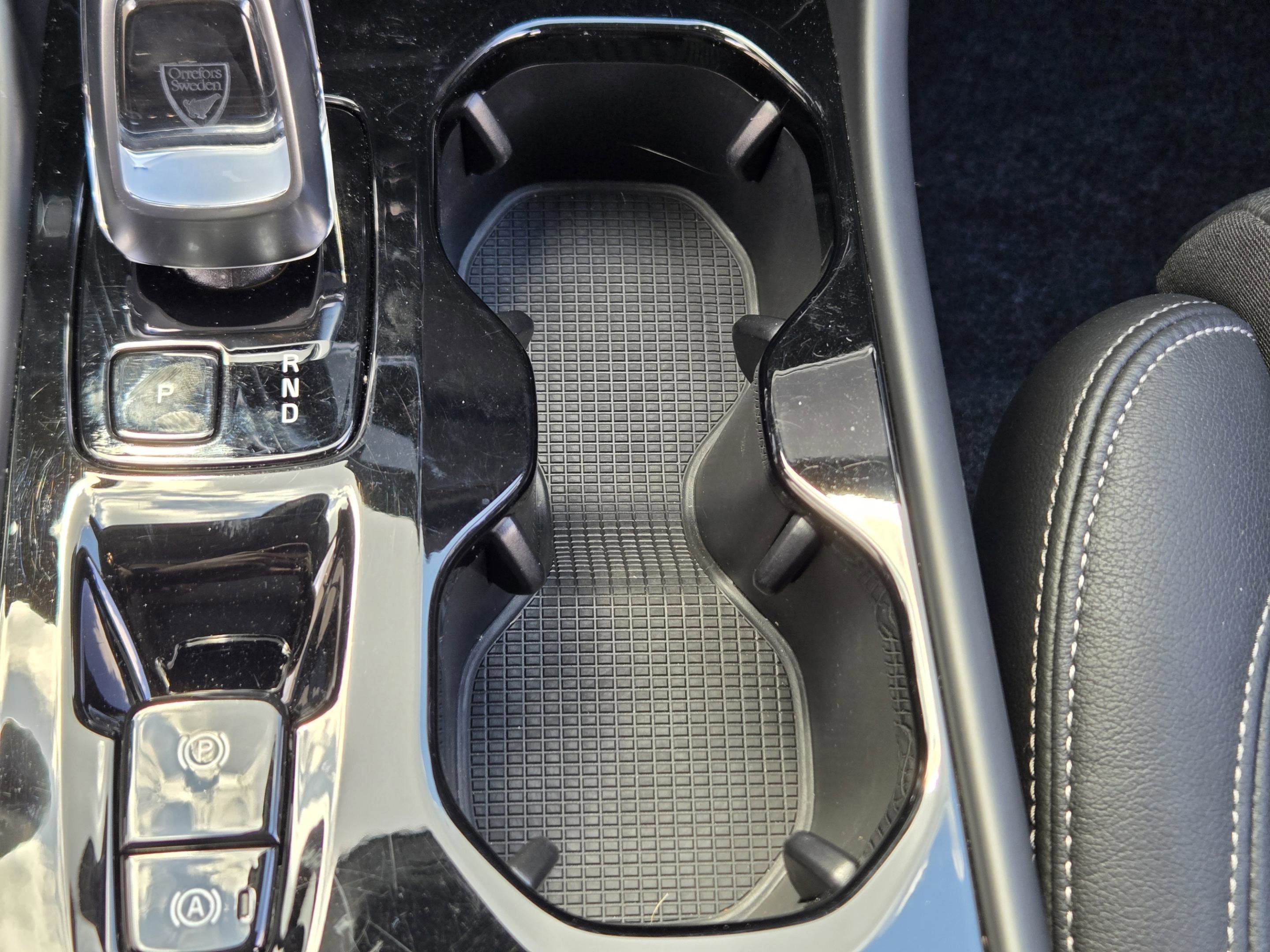 Used 2025 Volvo XC40 B5 Plus image 19