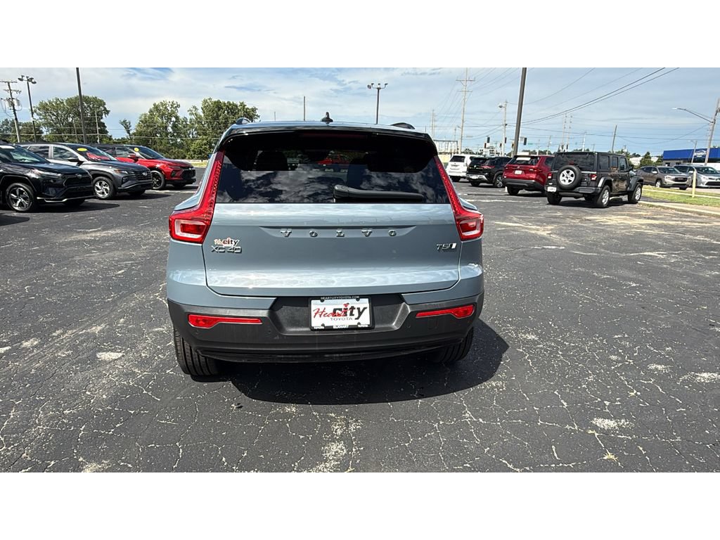 Used 2022 Volvo XC40 T5 R-Design w/ Advanced Package AWD/4WD image 6