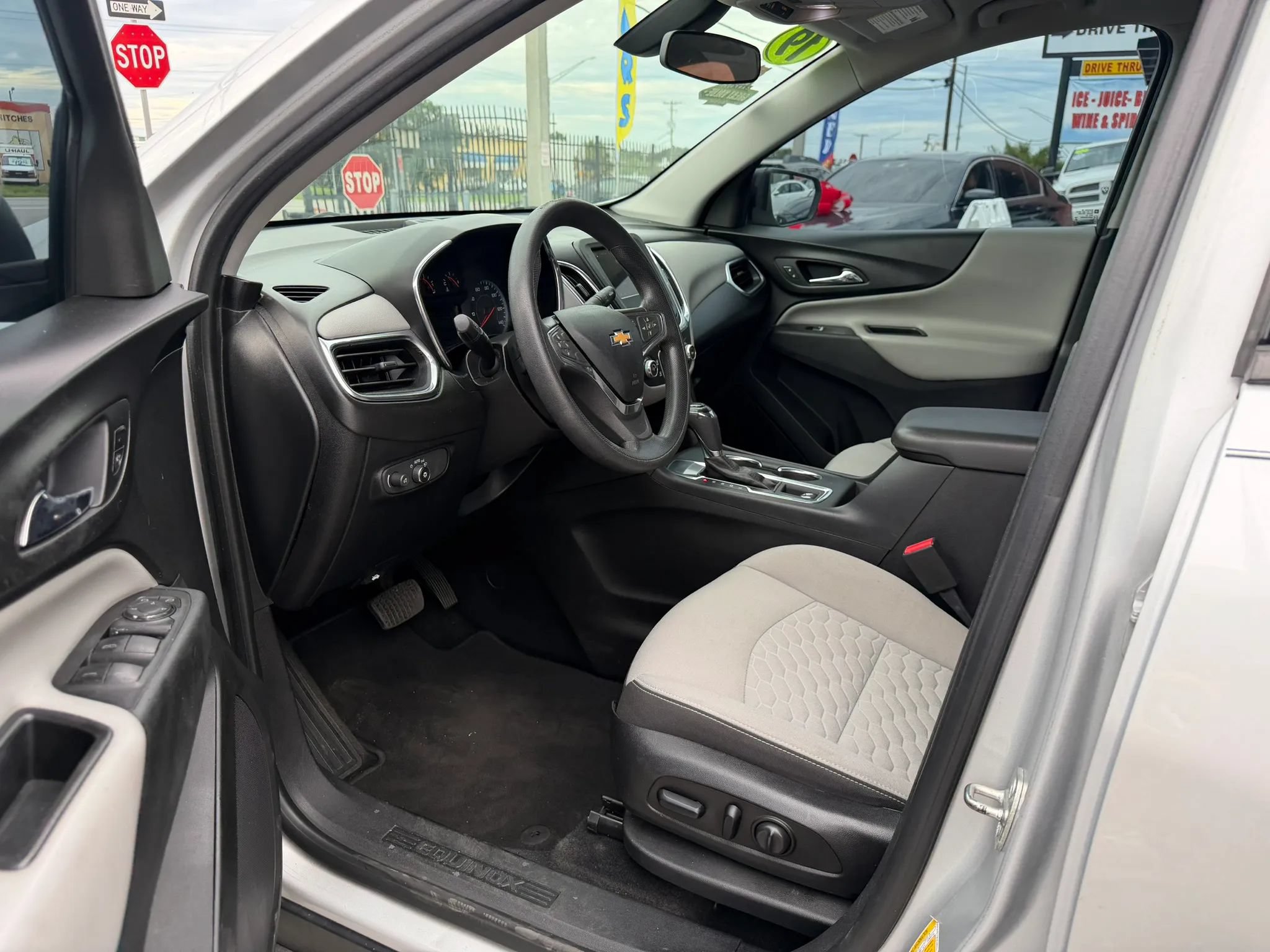 Used 2019 Chevrolet Equinox LS w/ LS Convenience Package FWD image 8