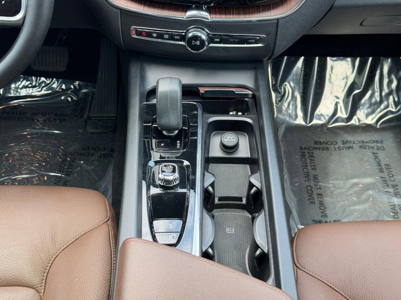 Used 2023 Volvo XC60 B5 Plus w/ Climate Package AWD/4WD image 15