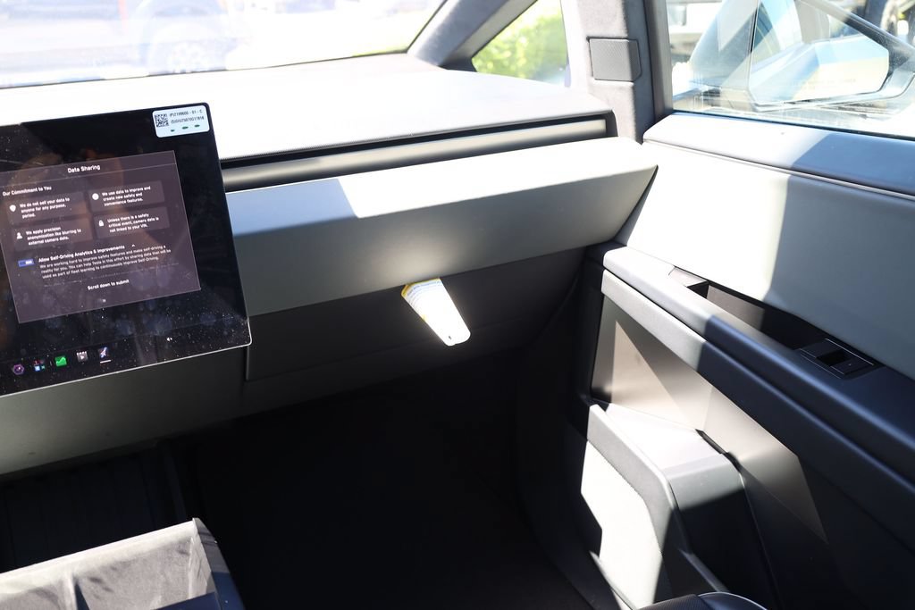 Used 2025 Tesla Cybertruck AWD Crew Cab image 20