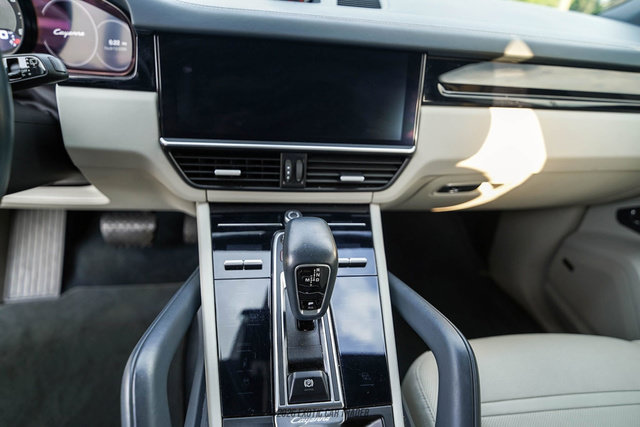 Used 2020 Porsche Cayenne AWD/4WD image 28