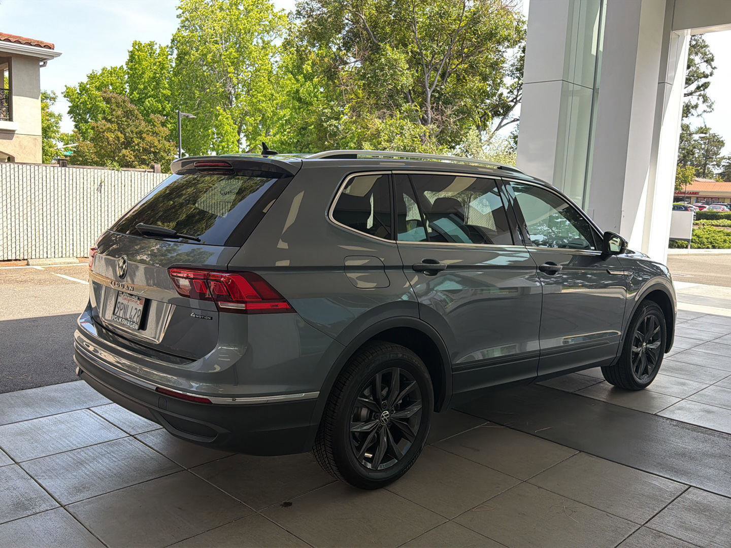 Certified 2024 Volkswagen Tiguan SE w/ Panoramic Sunroof Package AWD/4WD image 5