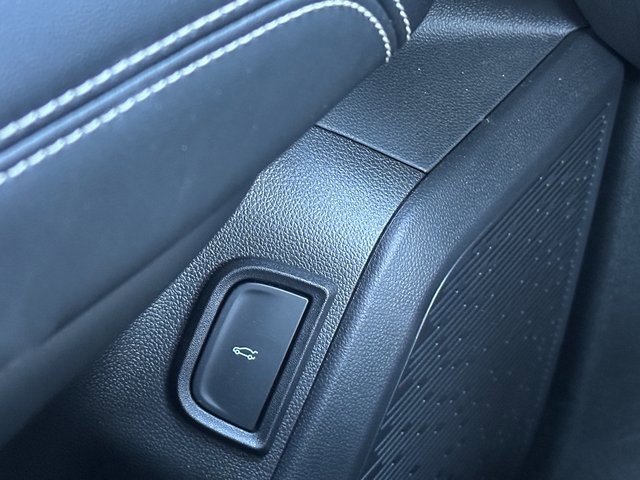 New 2025 GMC Terrain Elevation w/ Elevation Premium Package image 33