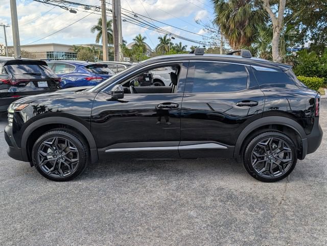 Used 2025 Nissan Kicks SR image 4