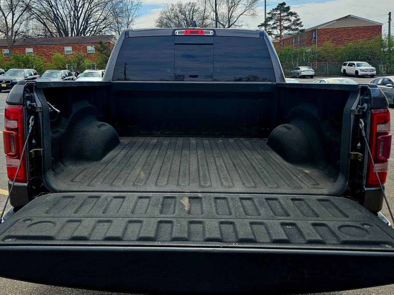 Used 2019 RAM 1500 Laramie AWD/4WD image 7
