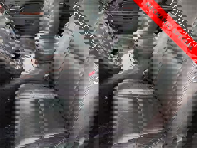 Used 2013 Chevrolet Avalanche LTZ image 16