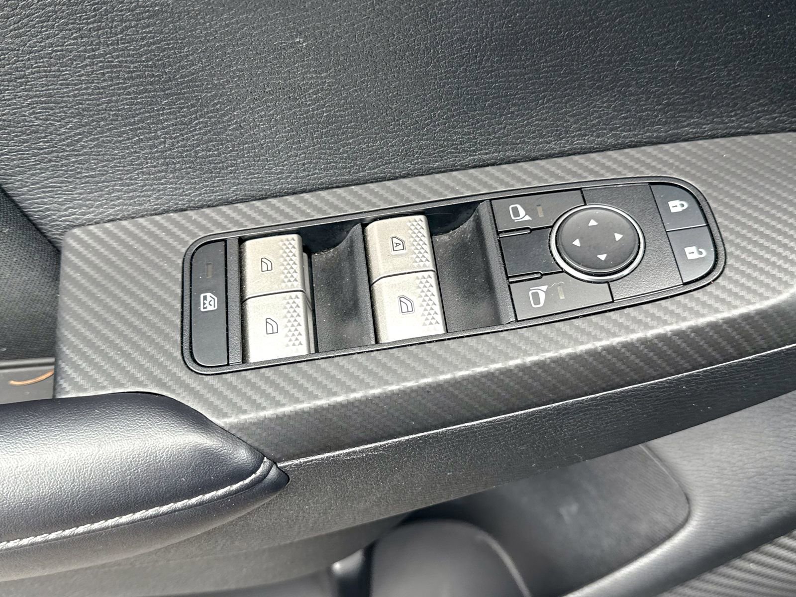 Used 2024 Mitsubishi Outlander ES image 16