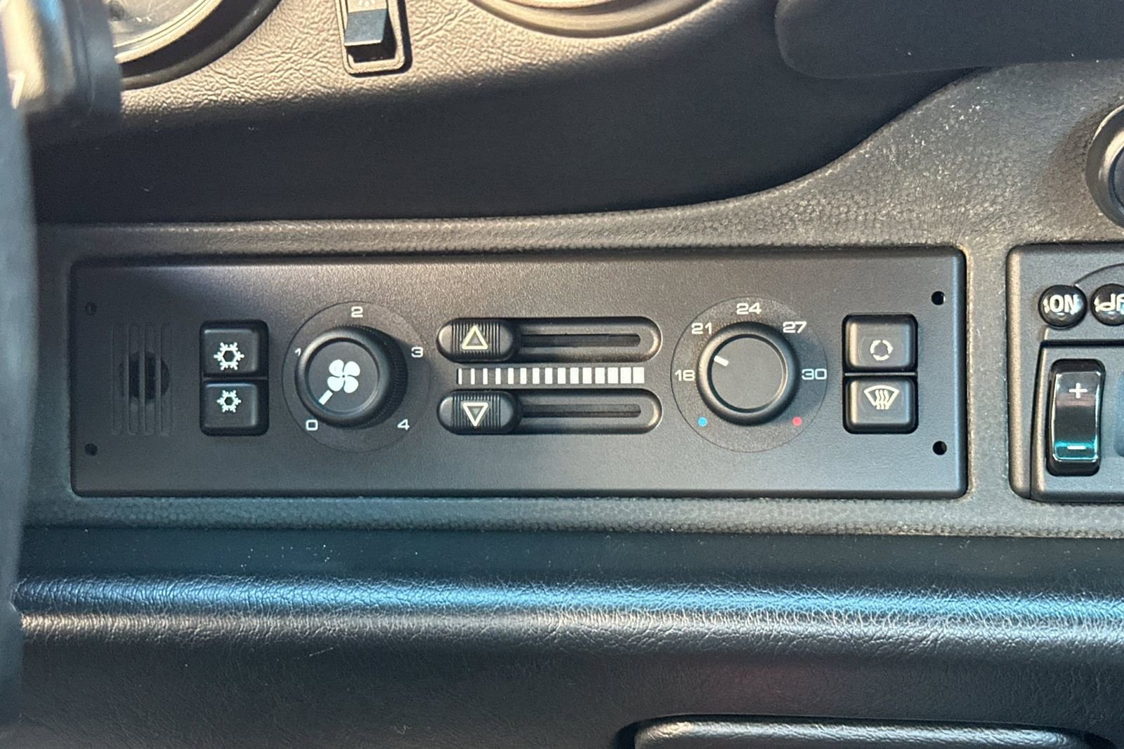 Used 1998 Porsche 911 Carrera S image 22