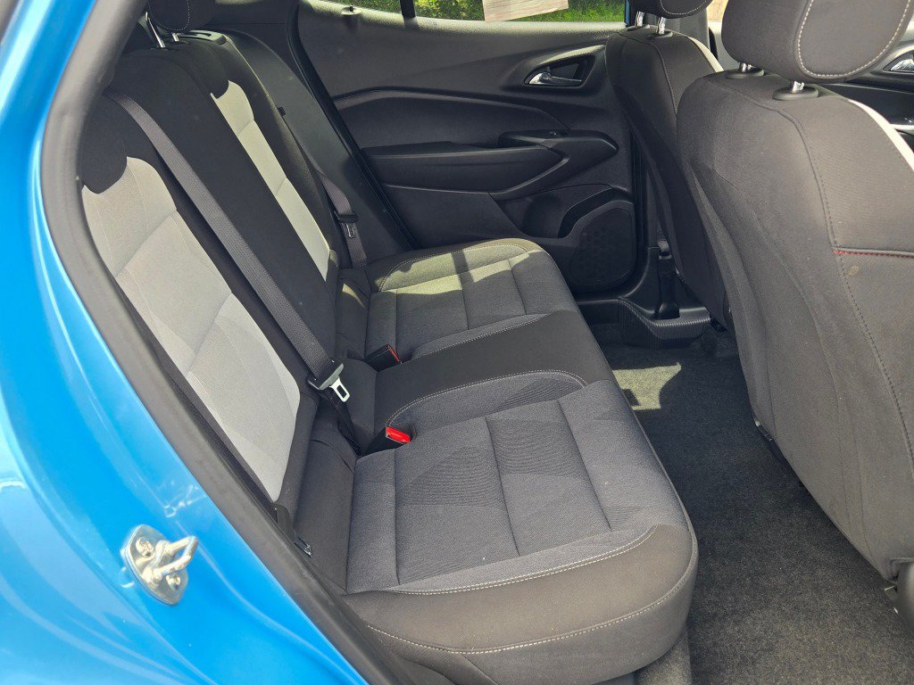 Used 2025 Chevrolet Trax RS FWD image 10