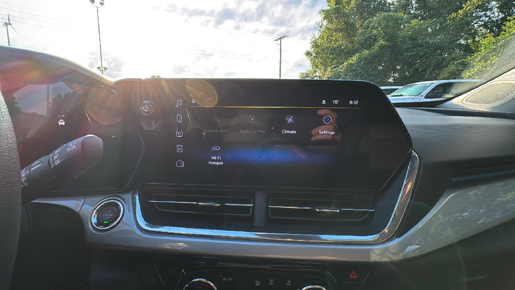 Used 2025 Chevrolet Trax LT FWD image 19