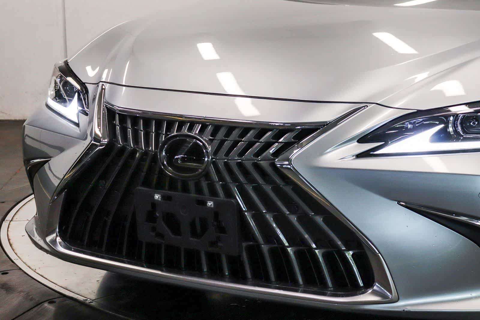 Used 2024 Lexus ES 350 w/ Premium Package FWD image 8