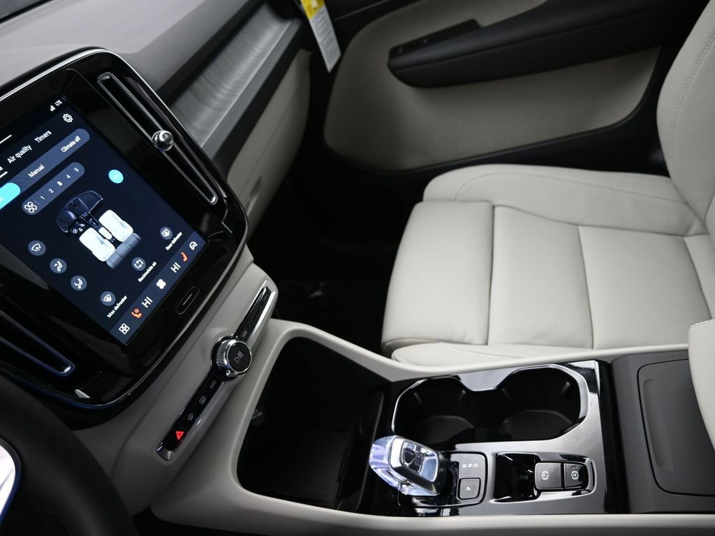 New 2026 Volvo XC40 B5 Ultra w/ Protection Package Premier image 16