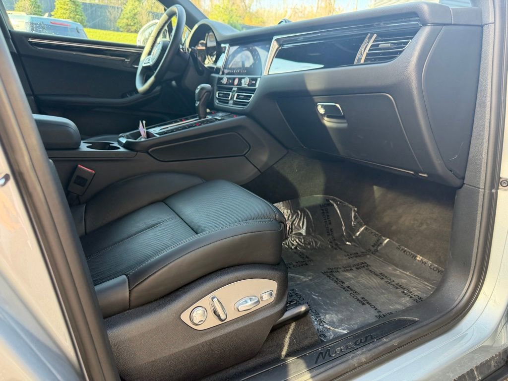 Certified 2026 Porsche Macan AWD/4WD image 21
