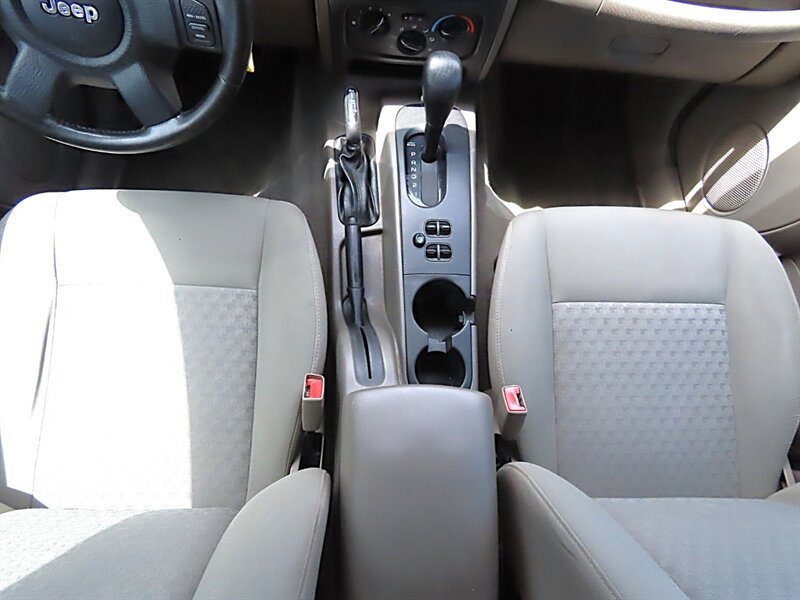 Used 2006 Jeep Liberty Sport AWD/4WD image 17
