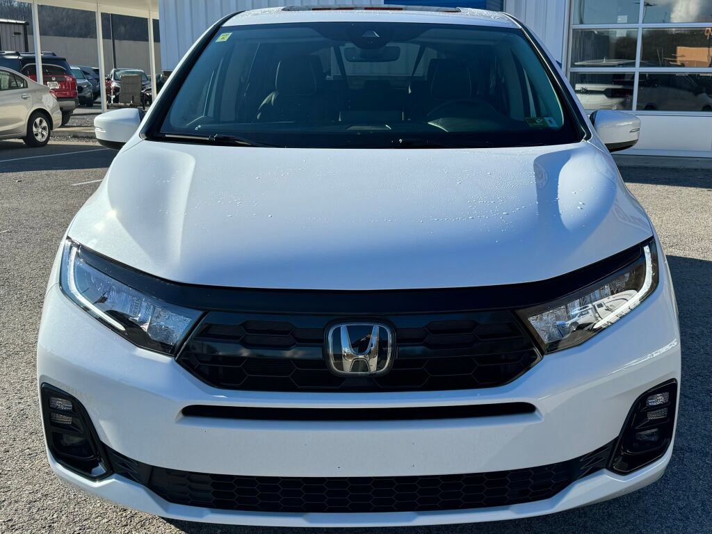 Used 2025 Honda Odyssey Elite image 2