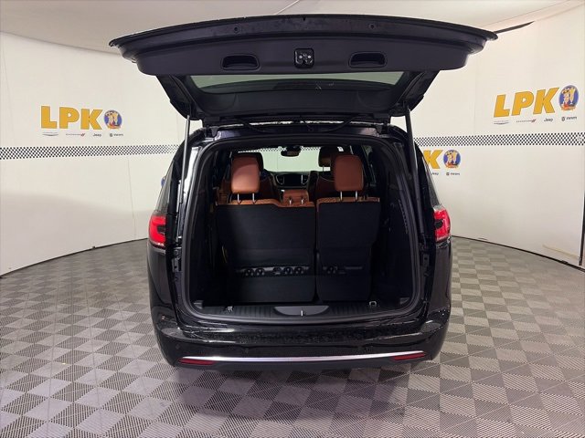 New 2026 Chrysler Pacifica Pinnacle image 4