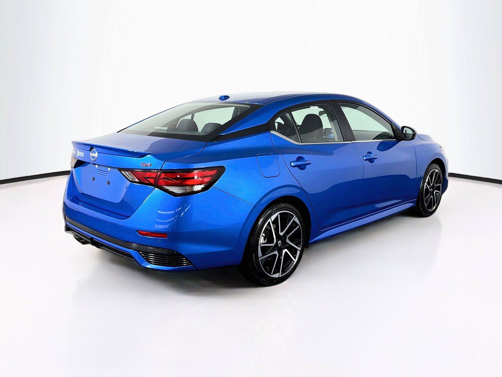 Used 2025 Nissan Sentra SR FWD image 11