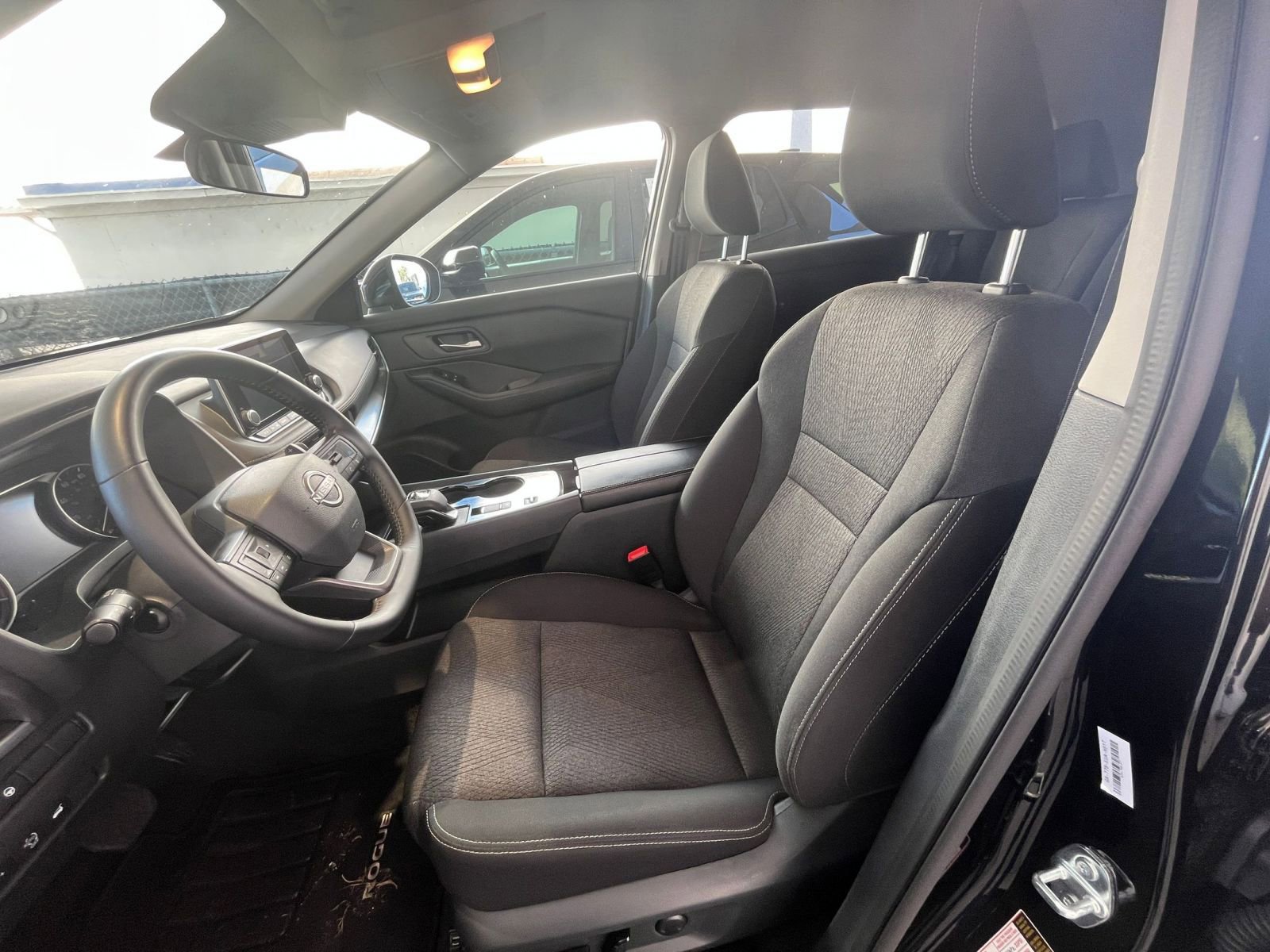 Used 2025 Nissan Rogue SV image 28