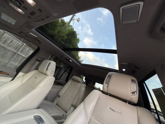 Used 2023 Cadillac Escalade Sport Platinum w/ LPO, Floor Liner Package AWD/4WD image 31