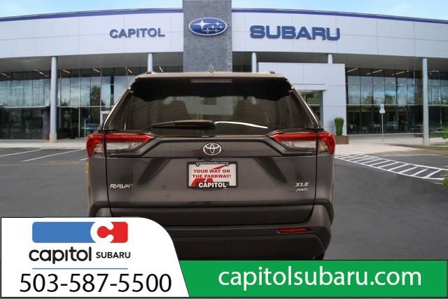 Used 2025 Toyota RAV4 XLE AWD/4WD image 4