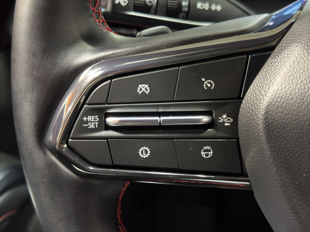 Used 2025 Chevrolet Traverse RS image 28