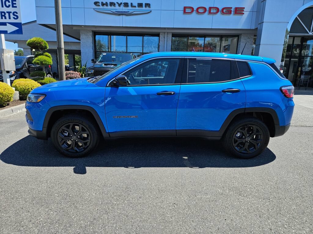 Used 2025 Jeep Compass Sport AWD/4WD image 2