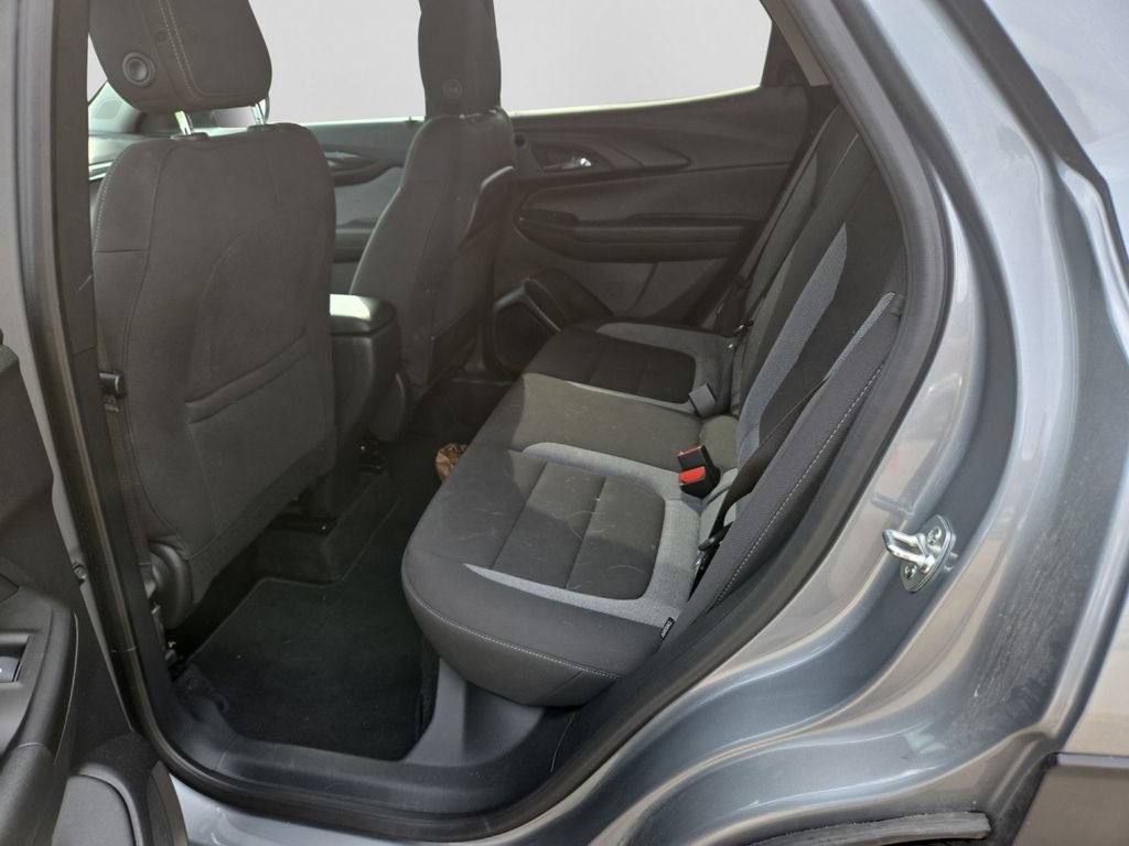 Used 2025 Chevrolet TrailBlazer LT FWD image 16