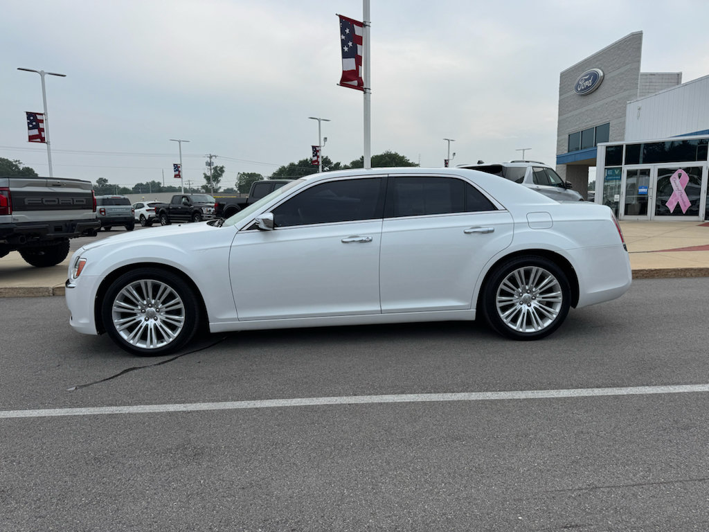 Used 2014 Chrysler 300 C RWD image 4
