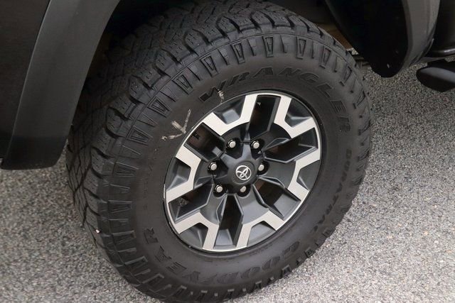 Used 2023 Toyota Tacoma TRD Off-Road w/ Technology Package AWD/4WD image 8