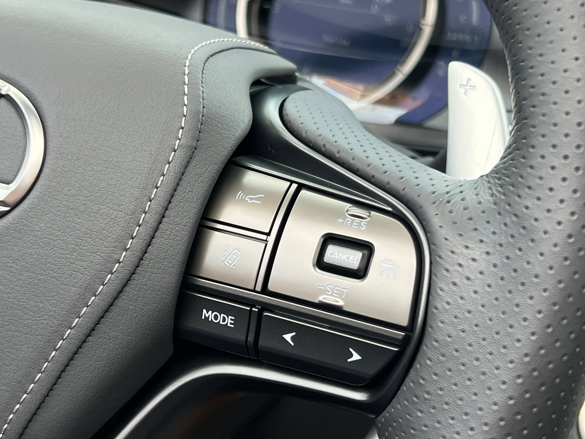 Used 2025 Lexus LC 500 Convertible w/ Touring Package RWD image 26