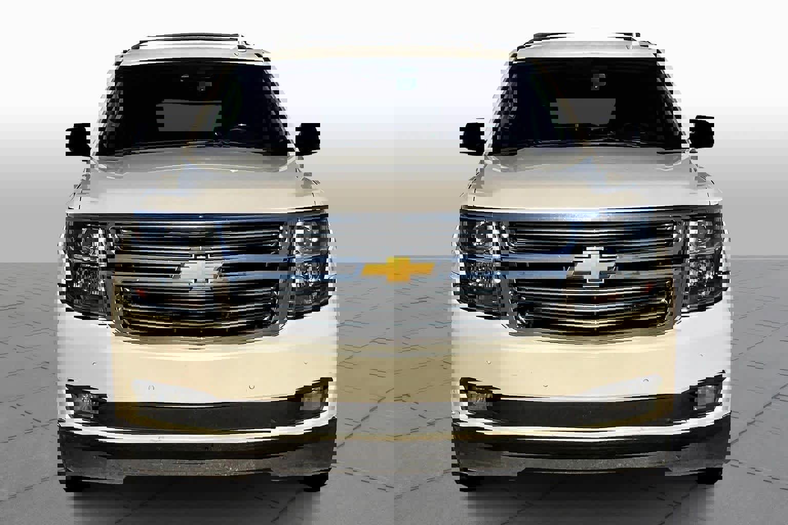 Used 2015 Chevrolet Suburban LT image 4