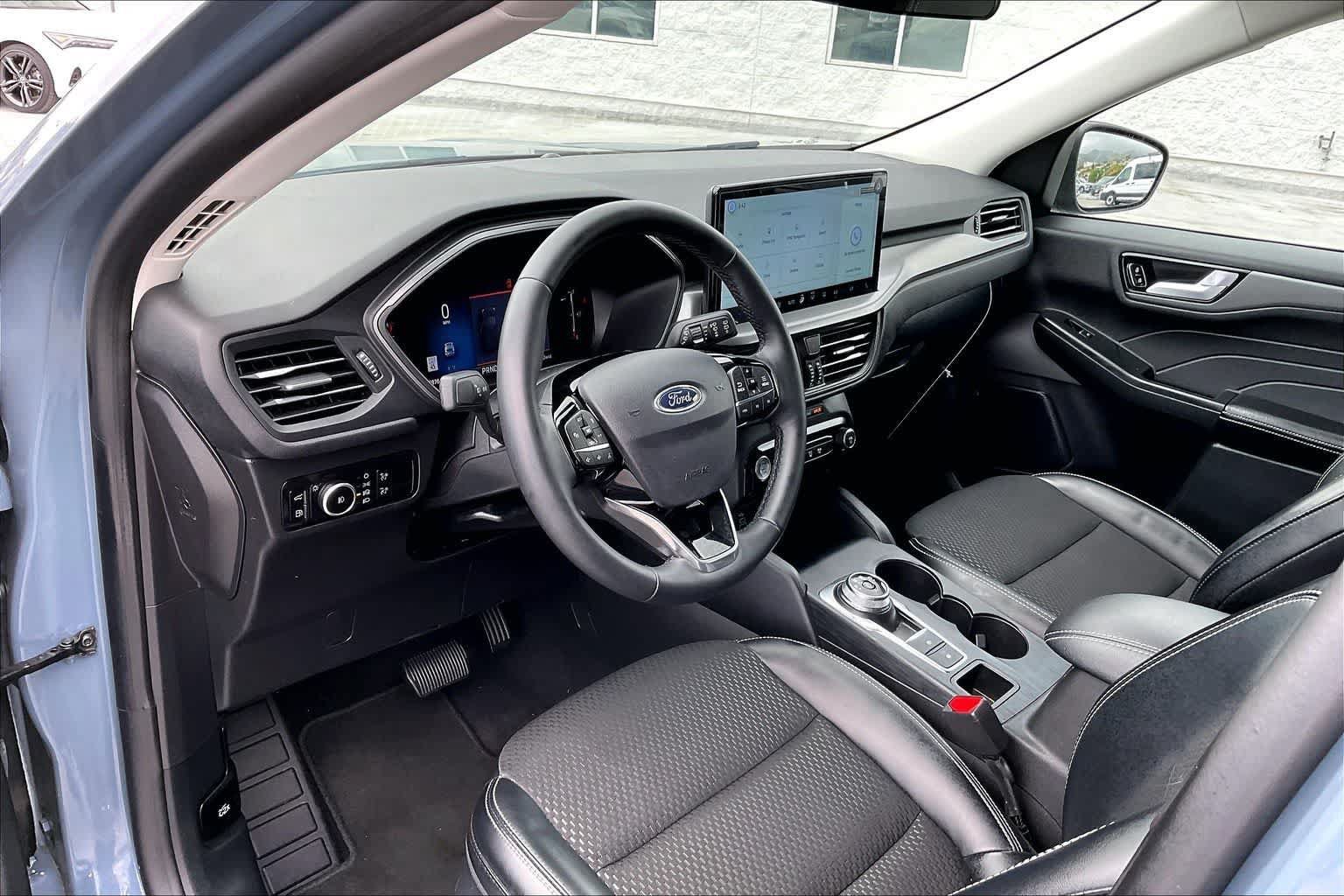 Used 2025 Ford Escape SE FWD image 2