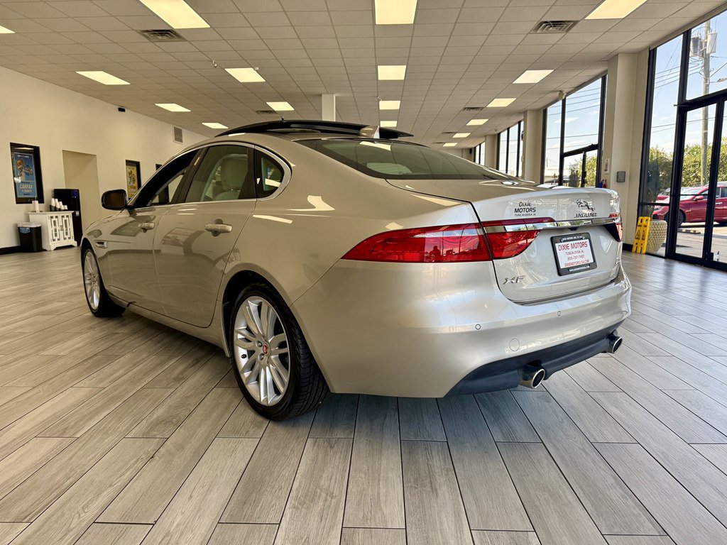 Used 2016 Jaguar XF Premium AWD/4WD image 7