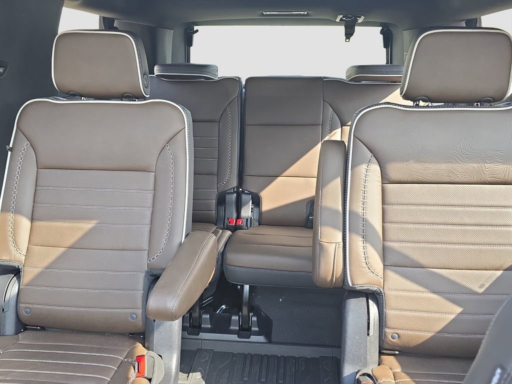 Used 2025 GMC Yukon Denali Ultimate w/ LPO, Floor Liner Package image 12