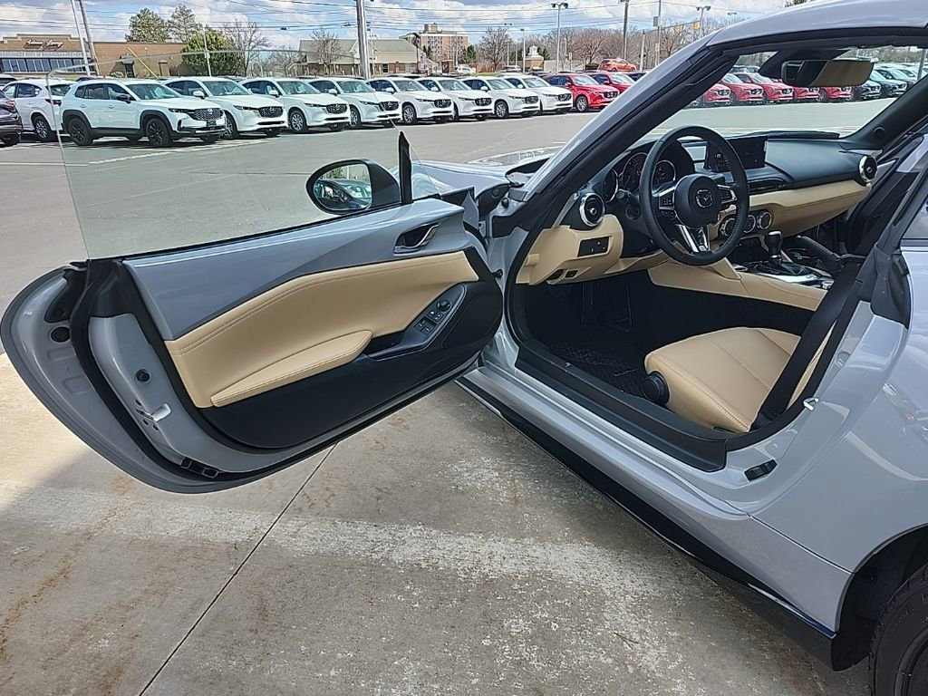 New 2026 MAZDA MX-5 Miata RF Grand Touring w/ Appearance Package RWD image 10