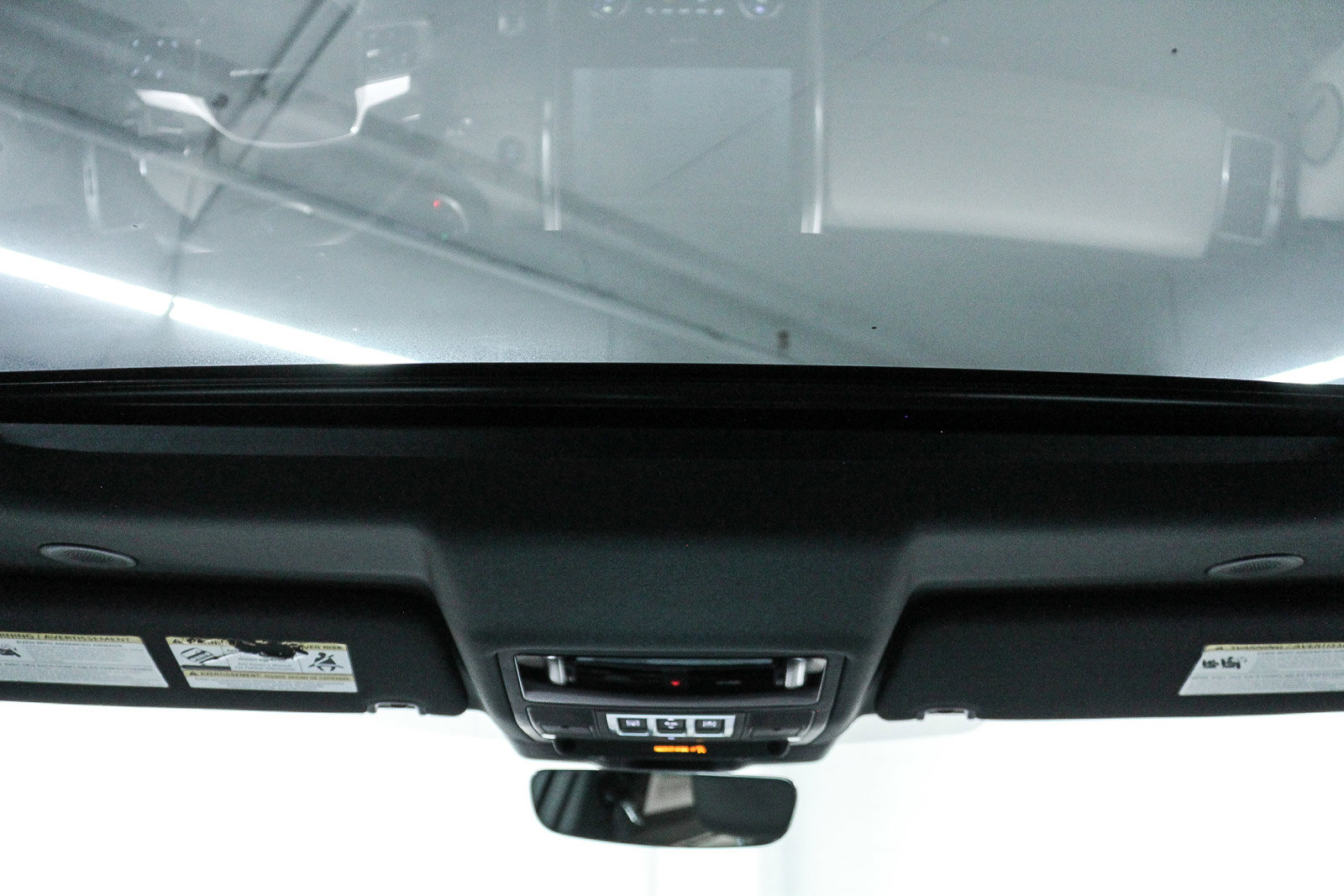 Used 2023 Land Rover Discovery S R-Dynamic image 12