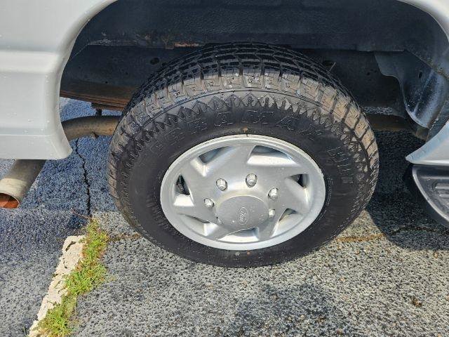 Used 2011 Ford E-350 and Econoline 350 XLT RWD image 39