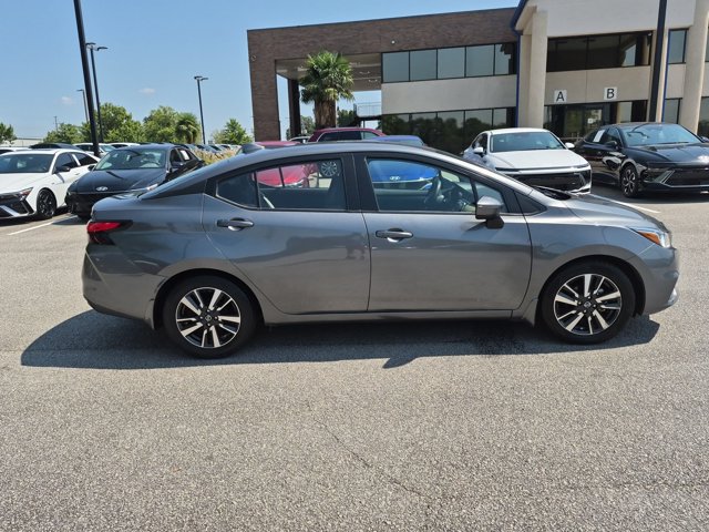 Used 2020 Nissan Versa SV FWD image 4