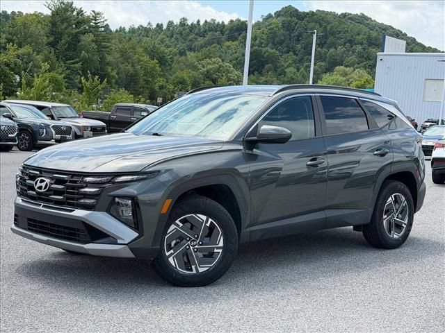 Used 2025 Hyundai Tucson Blue AWD/4WD image 2