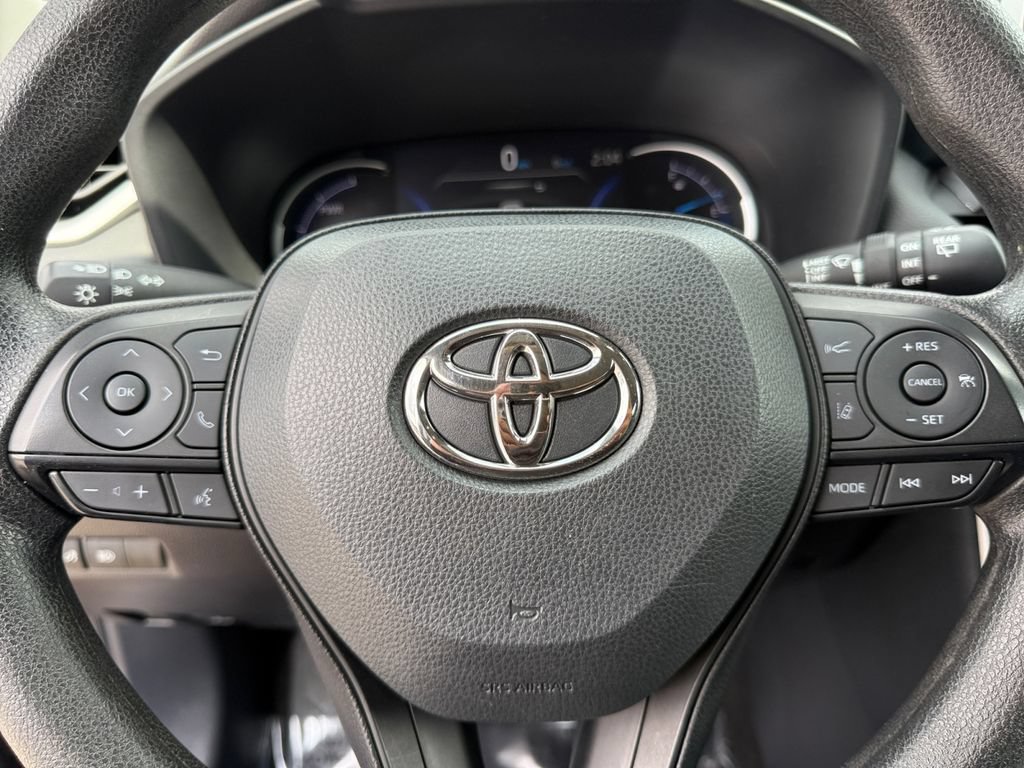 Used 2025 Toyota RAV4 XLE AWD/4WD image 19