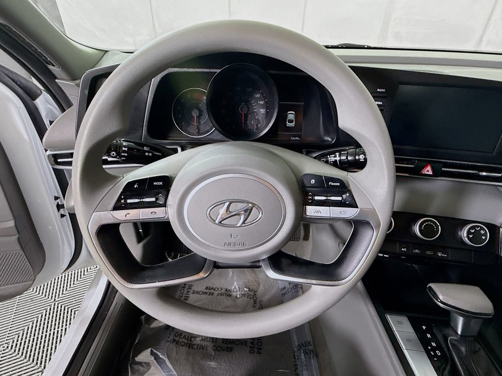 Certified 2022 Hyundai Elantra SE FWD image 19