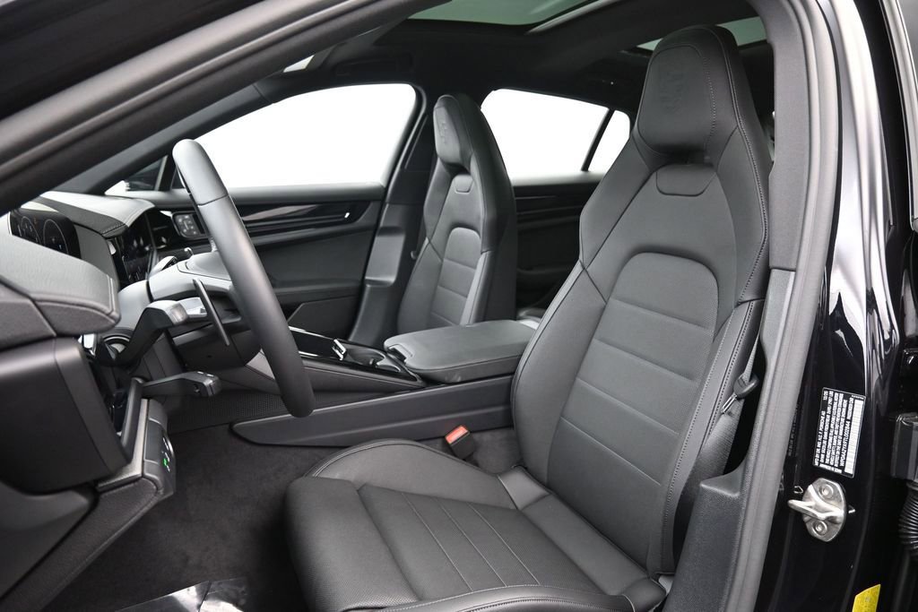 Used 2026 Porsche Panamera image 5
