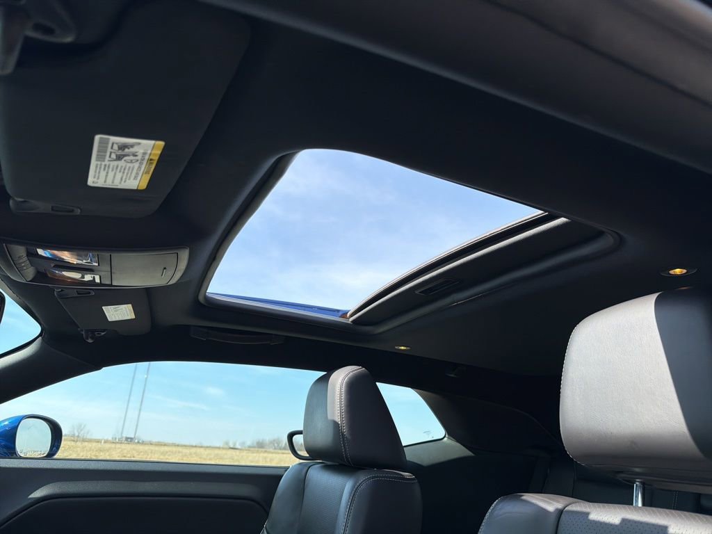 Used 2012 Dodge Challenger R/T image 3