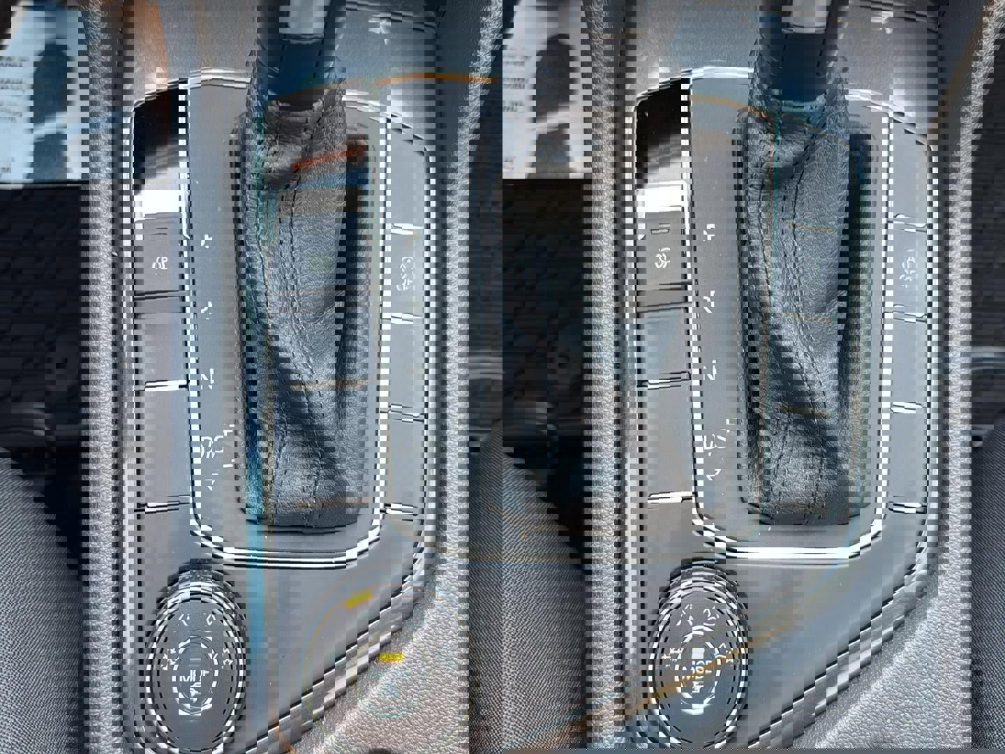 Used 2020 Volkswagen Tiguan S image 17