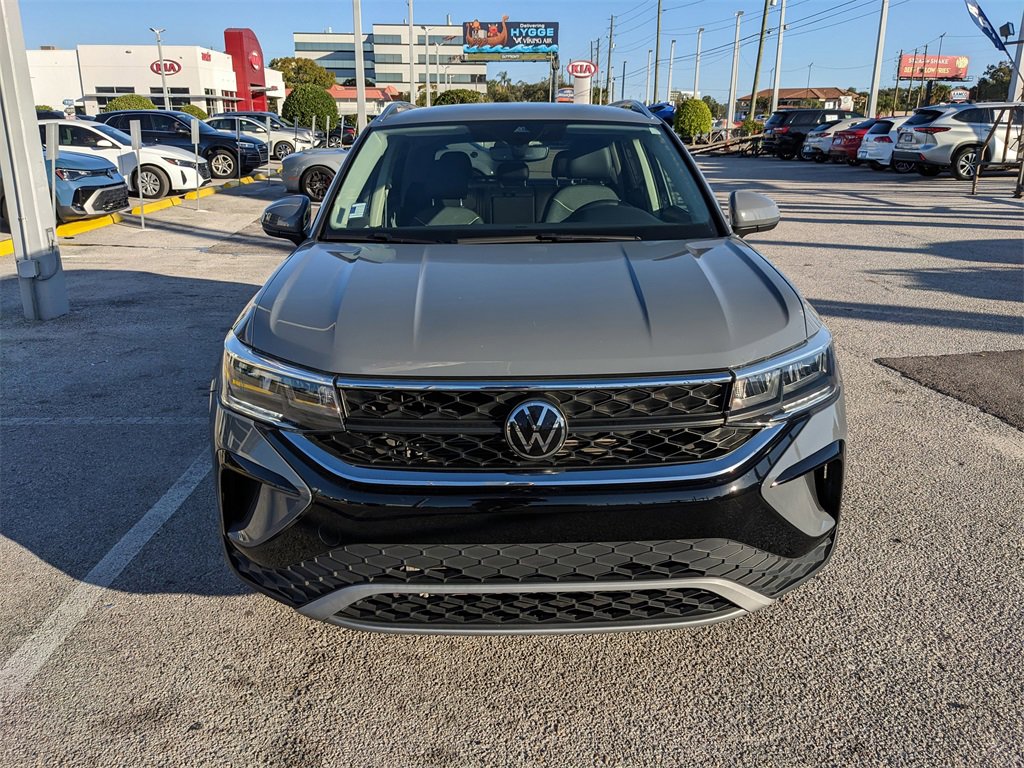 Certified 2023 Volkswagen Taos SE w/ Black Wheel Package image 9