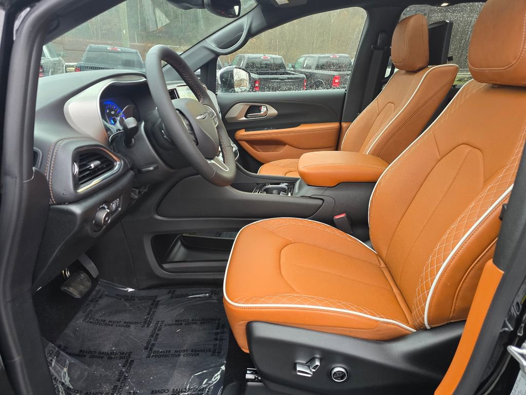 New 2026 Chrysler Pacifica Pinnacle image 4