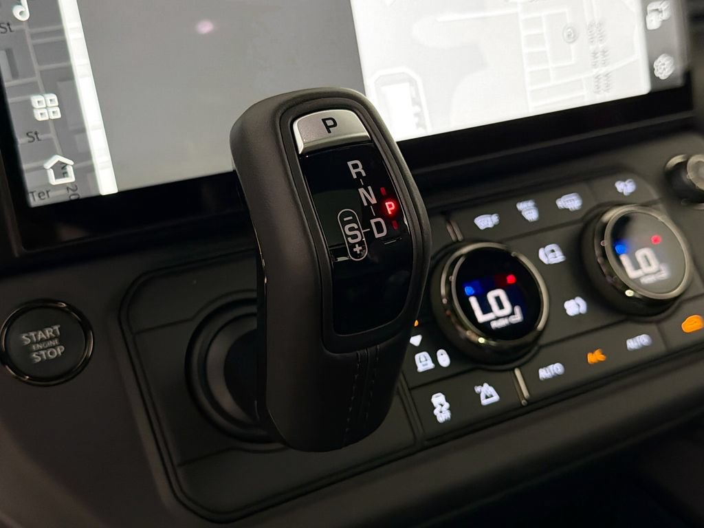 New 2026 Land Rover Defender 110 OCTA AWD/4WD image 17