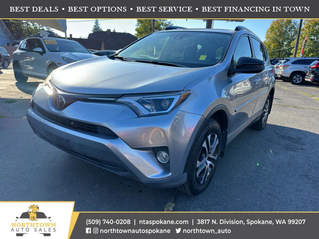 Used 2018 Toyota RAV4 LE image 1