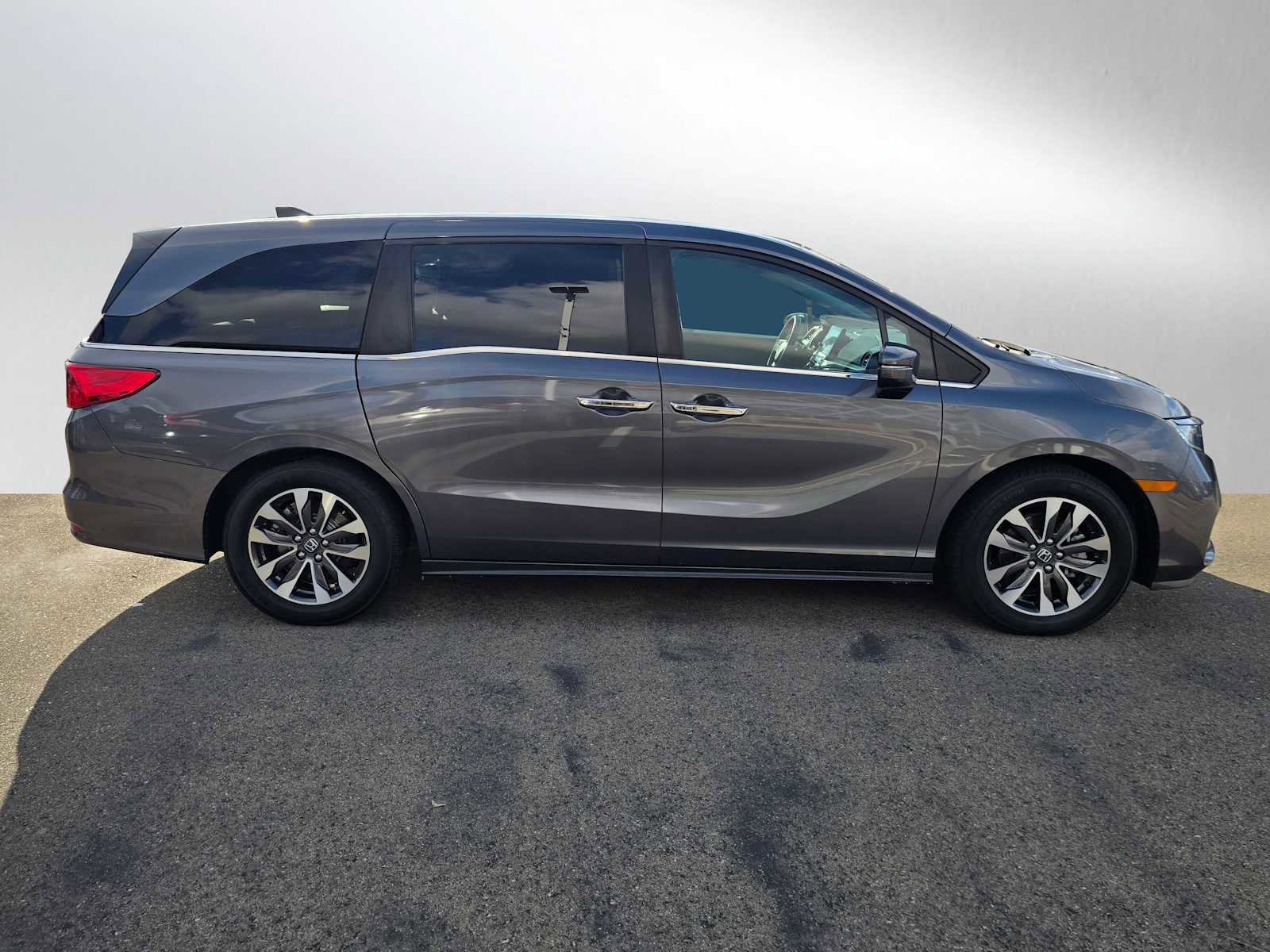 Used 2023 Honda Odyssey EX-L image 2